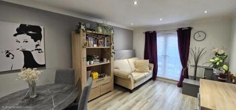 LIVING ROOM.jpg