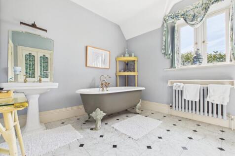 CAM04201G0-PR0078-STILL024