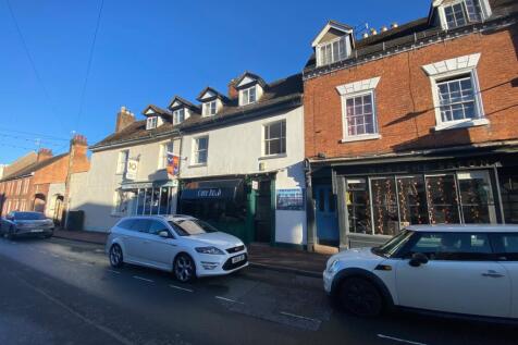 2-bed flat on New Street, Upton, £975/mo