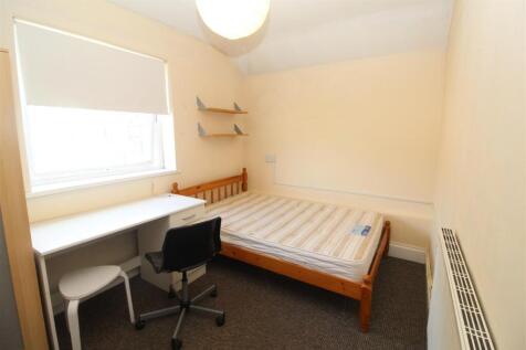 22 Ruthin Gardens 1.jpg