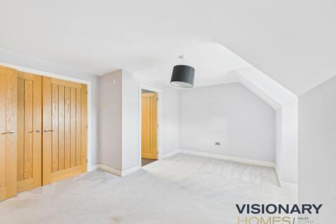 CAM03522G0-PR0217-STILL027