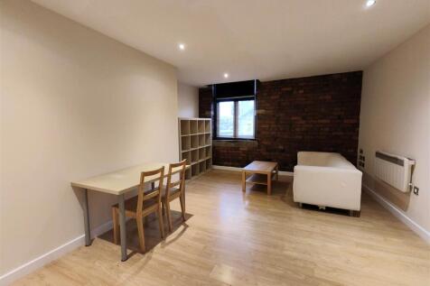 OPEN PLAN LOUNGE/KITCHEN