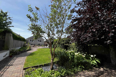 TWO DOUBLE BEDROOM DETACHED BUNGALOW IN QUIET CUL