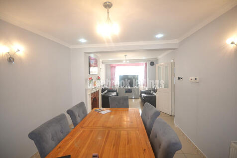 Three bed terraced house to rent Eastbrook Drive,