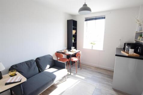 Flat in LN1 1RS