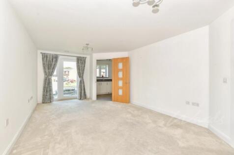 Oak Tree Court Smallhythe Road TN30 photo 3
