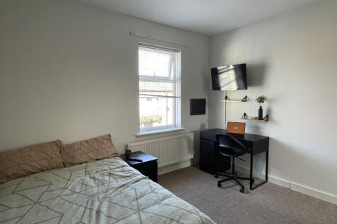 Wilson St // 3 Bed // SEPT 2026 photo 5