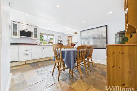 CAM04950G0-PR0095-STILL020 - Copy.jpg