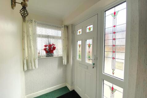 12 Little Common Rd - Hall.jpg