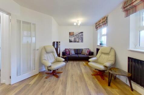 2-St-Michaels-Lodge-Living-Room.jpg