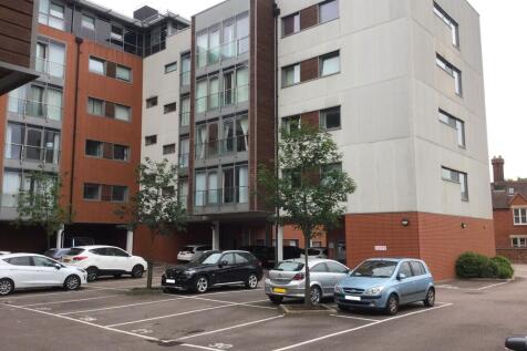 1-bed flat on Goldington Road, Bedford, £900/mo
