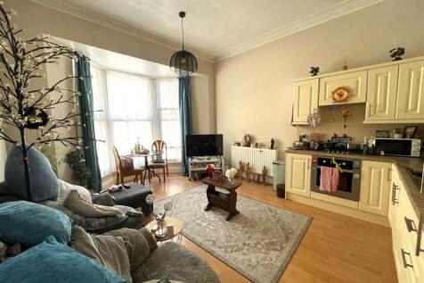 Lounge / Kitchen