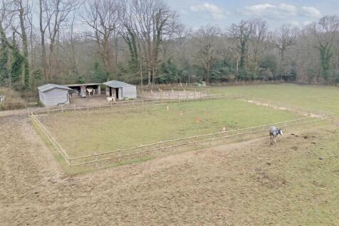 Stables, Paddock and Round Pen
