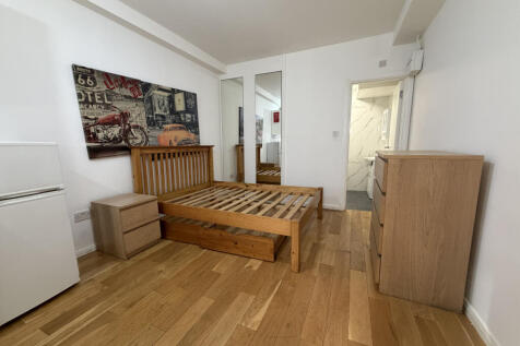 Ground-floor studio apartment