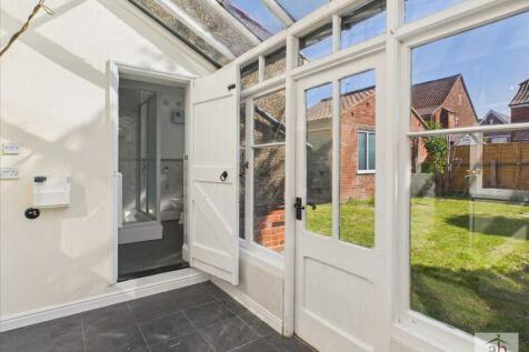 Cowley Road, Felixstowe photo 5