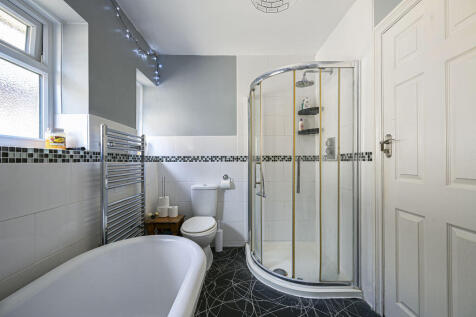 Bath/shower room