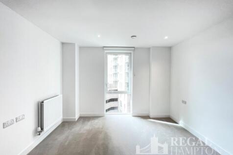3 Everdene Path, London, W3 photo 3