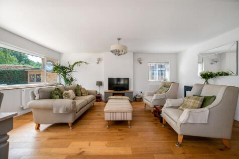 Cedar Close, Uppingham, LE15 photo 4