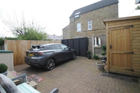 rear courtyard.JPG