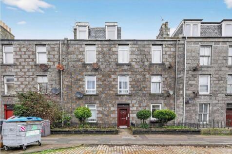 3 bedroom flat for sale