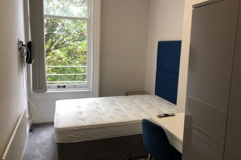 Flat ,  Clarendon Road, Leeds photo 2