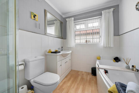 Curzon Close, Cur...