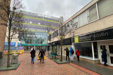 Retail Property (high street) to rent Image 4