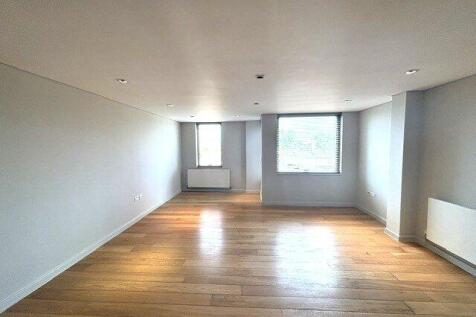 Three double bedroom &amp; two bathroom modern flat i