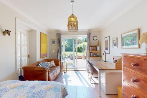 DAY LOUNGE/DINING ROOM