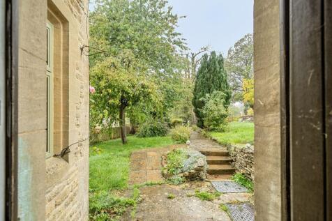 Front Garden/Outlook