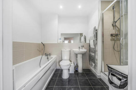 Wells View Drive, Trinity Village, Bromley, BR2 photo 4