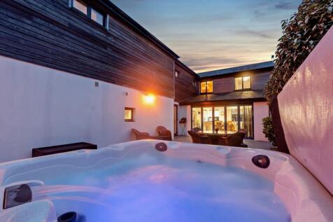 seahazehottub-ezgif.com-webp-to-jpg-converter.jpg