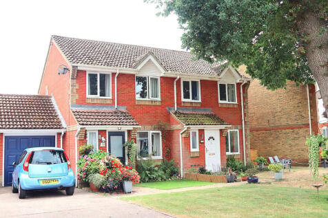 Farnborough, GU14 - property photo