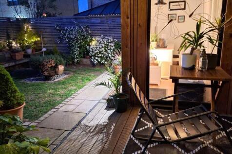 garden room night...