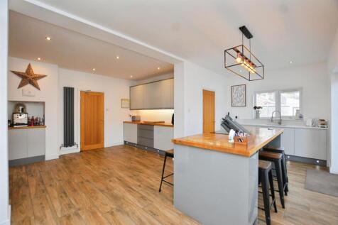 Open plan kitchen/diner/sitting room
