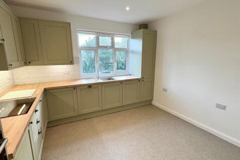Coombe Lane, Raynes Park, Merton photo 5