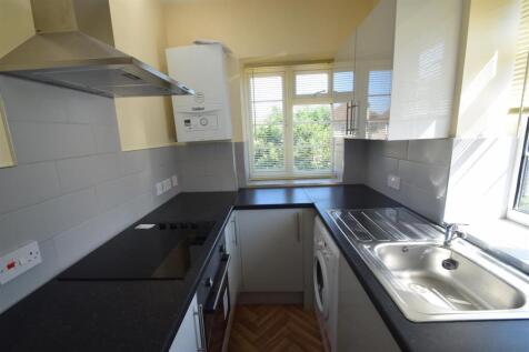 Malford Court, The Drive, E18 photo 4