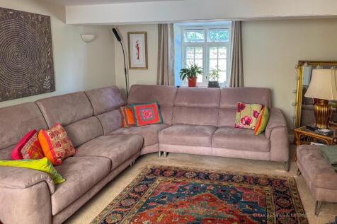 14 Church St Isham-16.jpg