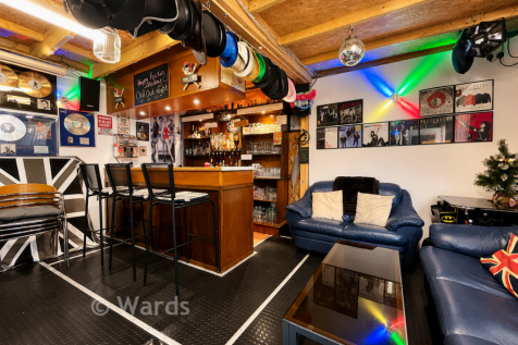 Garden Pub.