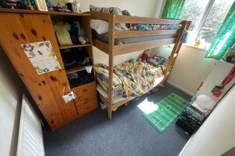 3 Bedroom semi-detached house to rent, Kerry Close, Swindon photo 5