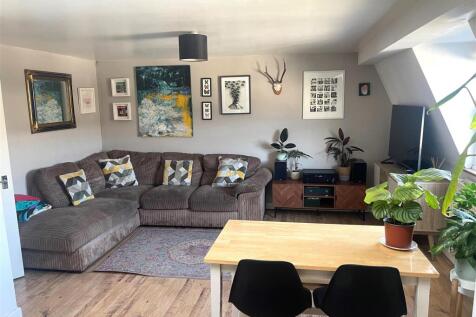 lounge alt.jpg