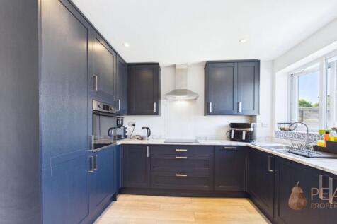 Recently Fitted Kitchen / Diner
