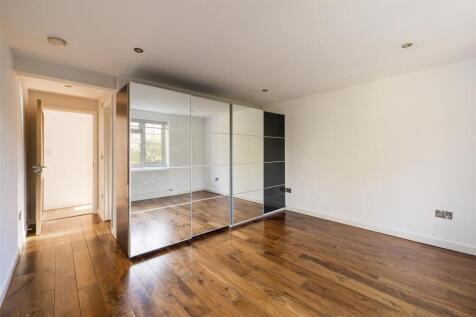 Hermitage Close, E18