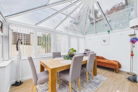 CONSERVATORY/DINING ROOM