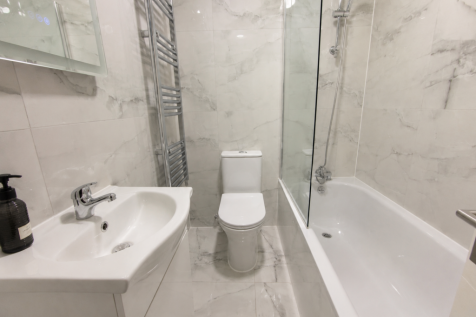 Primrose Avenue, Romford, Essex, RM6 photo 3