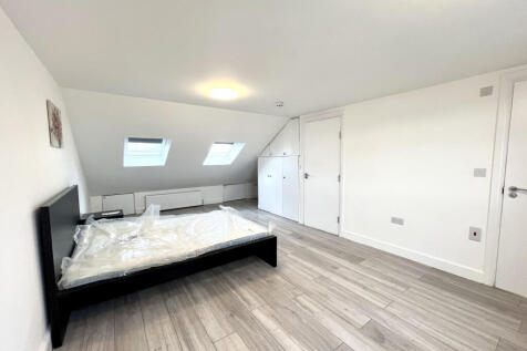 A Well presented Top Floor En-Suite Room to Rent.
