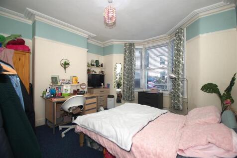 Bedroom 1.jpg