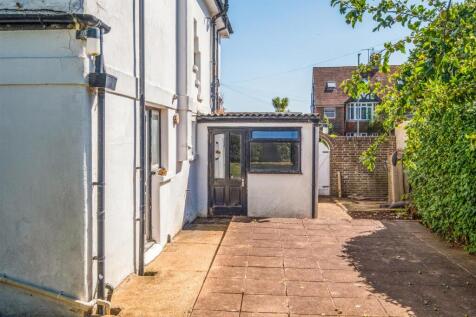 3 Court Farm Road-21.jpg