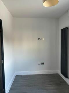 54 High Street, Esher, Surrey, KT10 photo 3
