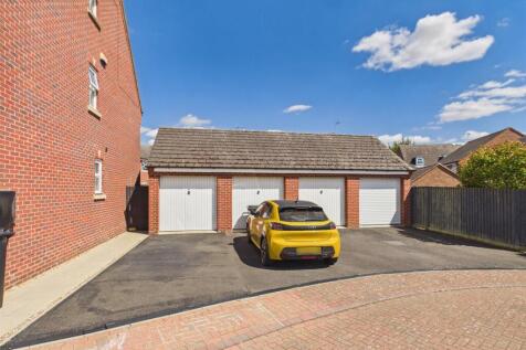 Single Garage &amp; Driveway - Second from the right h
